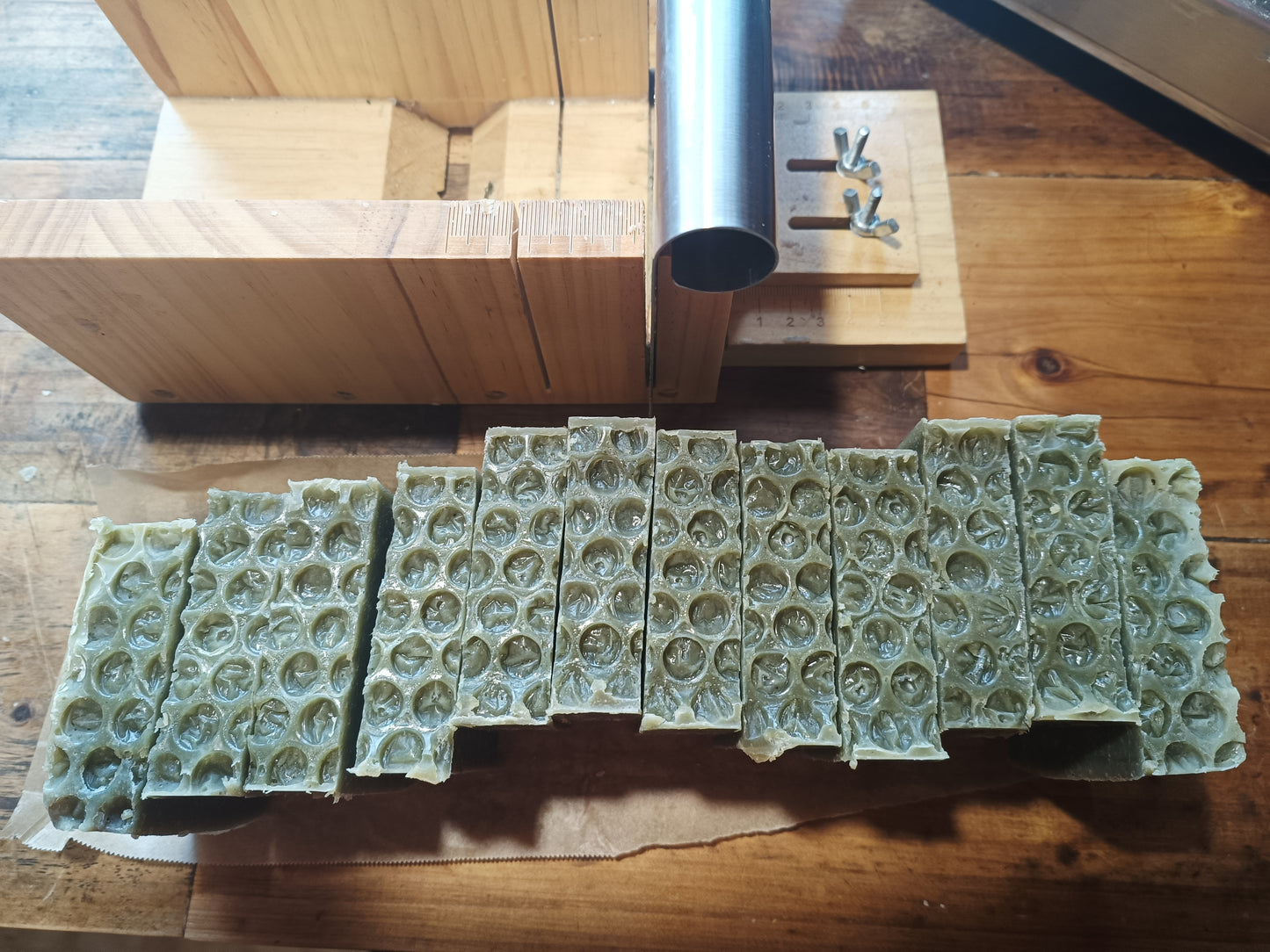 Soap - Handmade herbal - Lemongrass lift